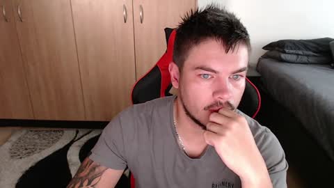 blueeyeboy0 online show from 4, 2, 2025