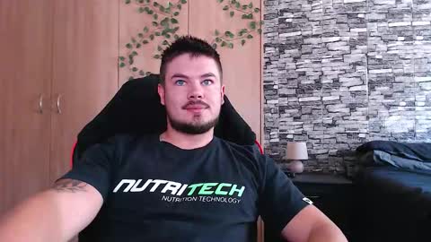 blueeyeboy0 online show from 23, 10, 2025