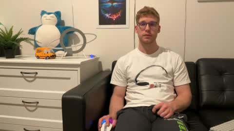 Snapshot of blueeyedtallguy chatting on 15, 12, 2024 blueeyedtallguy online show from 15, 12, 2024