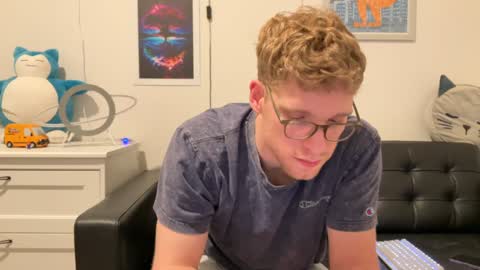 Snapshot of blueeyedtallguy chatting on 18, 12, 2024 blueeyedtallguy online show from 18, 12, 2024