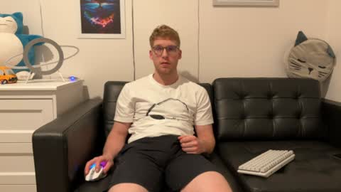 Snapshot of blueeyedtallguy chatting on 19, 12, 2024 blueeyedtallguy online show from 19, 12, 2024