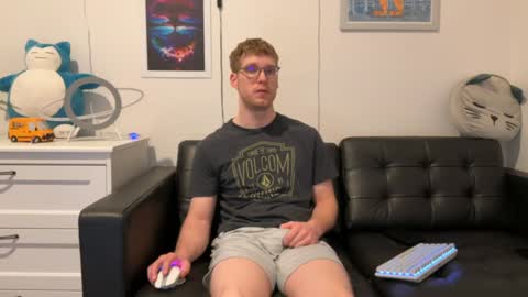 Snapshot of blueeyedtallguy chatting on 31, 12, 2024 blueeyedtallguy online show from 31, 12, 2024