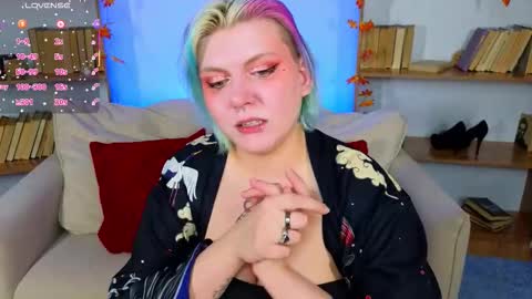 Snapshot of bluelunaray chatting on 11, 10, 2025 Hi my name is Lunaray online show from 11, 10, 2025