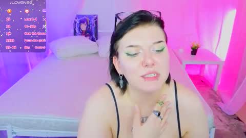 Snapshot of bluelunaray chatting on 9, 11, 2025 Hi my name is Lunaray online show from 9, 11, 2025