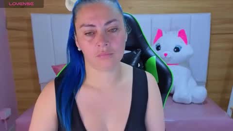 Mia  online show from 10, 1, 2026