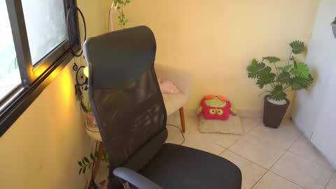Snapshot of bluemysticlady chatting on 27, 2, 2025 FLORAA online show from 27, 2, 2025