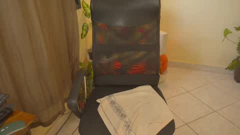 Snapshot of bluemysticlady chatting on 12, 9, 2025 FLORAA online show from 12, 9, 2025