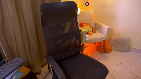 Snapshot of bluemysticlady chatting on 7, 10, 2025 FLORAA online show from 7, 10, 2025
