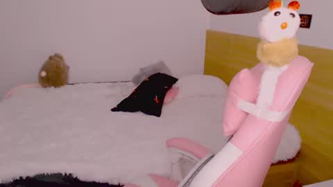 Snapshot of blush_alert chatting on 23, 6, 2026 Diana online show from 23, 6, 2026
