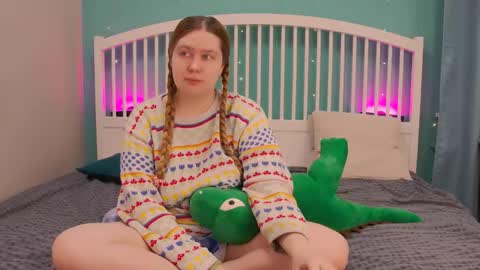 Snapshot of blush_ellie chatting on 17, 11, 2025 Ellie3 online show from 17, 11, 2025