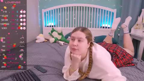 Snapshot of blush_ellie chatting on 23, 11, 2025 Ellie3 online show from 23, 11, 2025