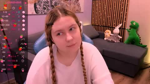 Snapshot of blush_ellie chatting on 24, 11, 2025 Ellie3 online show from 24, 11, 2025