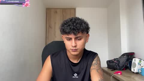 Bob  INDEPENDENT MODEL online show from 17, 4, 2026