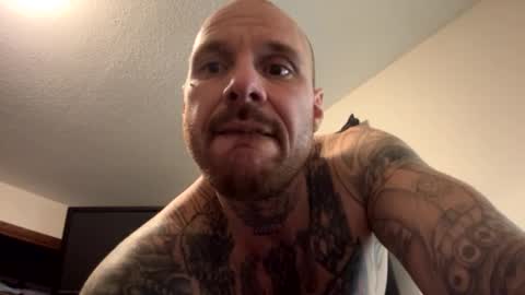 Snapshot of bodyart85_19 chatting on 12, 12, 2024 Bodyart85 19 online show from 12, 12, 2024