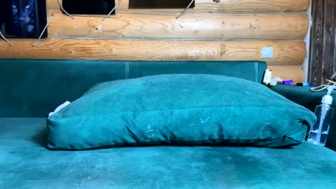 Nail and Olivia online show from 29, 11, 2025