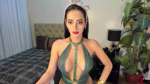 bombshelllaurax online show from 8, 11, 2025