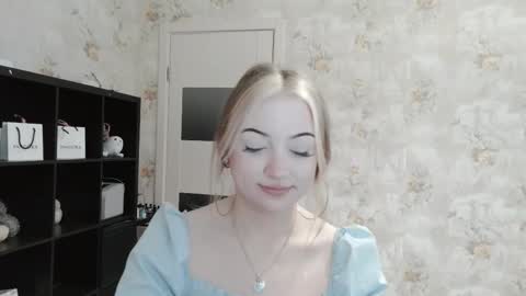 Snapshot of bonggarrido chatting on 20, 10, 2025 Ella online show from 20, 10, 2025