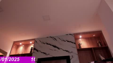 Bonnie Luxury online show from 17, 1, 2025