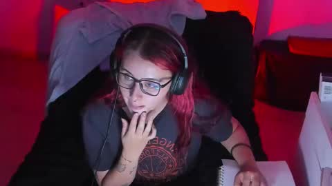 Bonnie Help me reach 500 likes online show from 21, 10, 2025