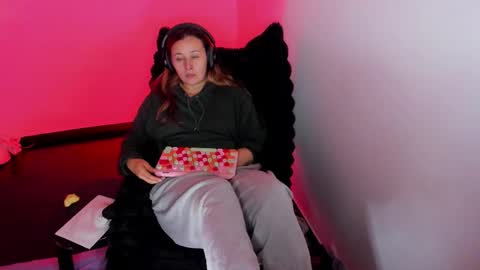 Bonnie Help me reach 500 likes online show from 16, 1, 2026