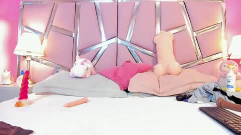 Bonnie  online show from 10, 3, 2025