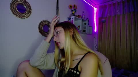 Soffy Brooks Independent model online show from 11, 12, 2024