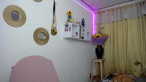 Soffy Brooks Independent model online show from 8, 3, 2025