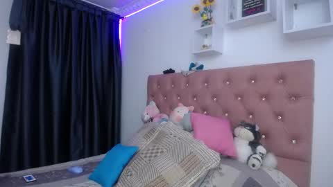 Soffy Brooks Independent model online show from 8, 10, 2025