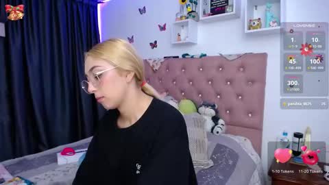 Soffy Brooks Independent model online show from 16, 1, 2026