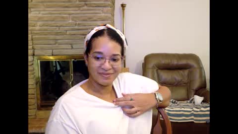 Snapshot of bonvivantb chatting on 19, 12, 2025 Queen Bon Vivantt online show from 19, 12, 2025