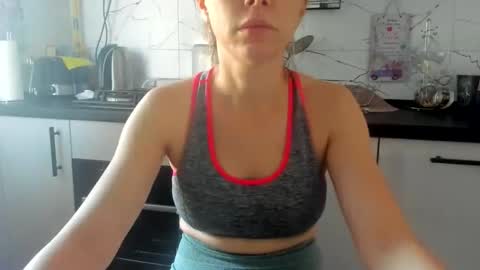 Snapshot of bootylicious_xx chatting on 5, 6, 2026 Klaras room online show from 5, 6, 2026