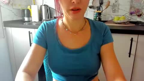 Snapshot of bootylicious_xx chatting on 30, 7, 2026 Klaras room online show from 30, 7, 2026