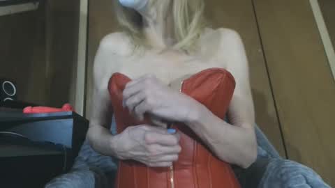 Snapshot of bored_housewife1985 chatting on 6, 3, 2025 bored_housewife1985 online show from 6, 3, 2025