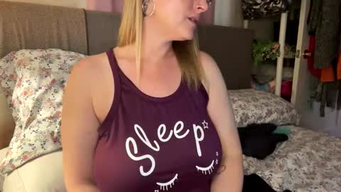 Snapshot of bossmomma chatting on 2, 1, 2025 BossMom online show from 2, 1, 2025