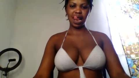 Snapshot of bouncingxxx_ass chatting on 13, 10, 2025 mirabel online show from 13, 10, 2025