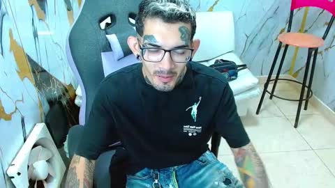 boy_tatto77 online show from 15, 3, 2026