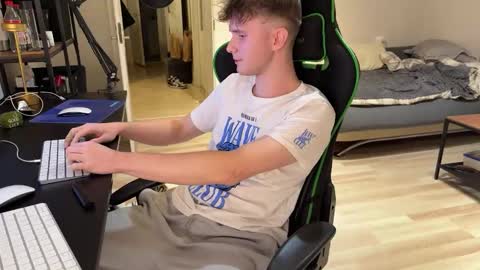 Snapshot of boykik chatting on 14, 12, 2024 Eddie online show from 14, 12, 2024