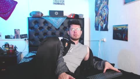 brad hot boy online show from 6, 3, 2025