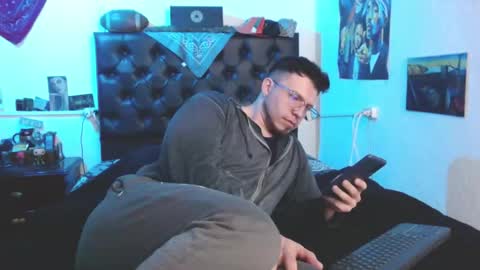 brad hot boy online show from 14, 10, 2025