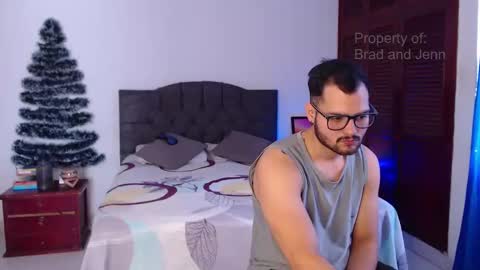 Snapshot of bradandjenn chatting on 28, 12, 2024 Your favorite couple and the best butt on Chatur online show from 28, 12, 2024