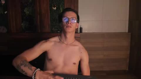 Snapshot of brandon_starkk chatting on 2, 12, 2025 brandon_starkk online show from 2, 12, 2025