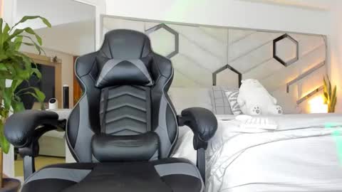 Snapshot of brandonandnat chatting on 23, 1, 2025 Brandon and Nath online show from 23, 1, 2025