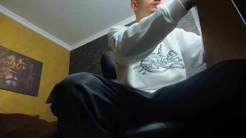 Snapshot of brandontatex chatting on 25, 11, 2025 BrandonTateX online show from 25, 11, 2025