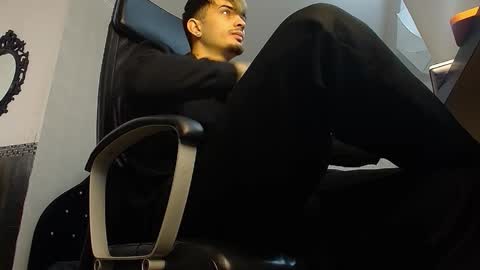 Snapshot of brandontatex chatting on 4, 12, 2025 BrandonTateX online show from 4, 12, 2025