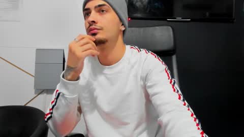 Snapshot of brandontatex chatting on 17, 12, 2025 BrandonTateX online show from 17, 12, 2025