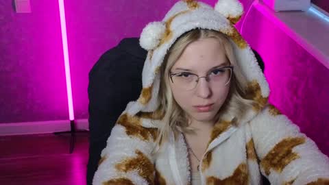 Snapshot of brandy__stars chatting on 4, 1, 2025 Belle online show from 4, 1, 2025