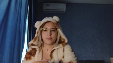 Snapshot of brandy__stars chatting on 6, 10, 2025 Belle online show from 6, 10, 2025