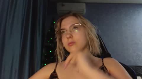 Snapshot of brandy__stars chatting on 4, 12, 2025 Belle online show from 4, 12, 2025