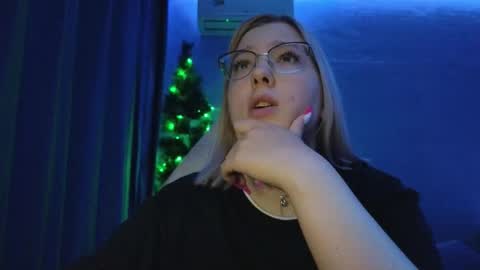 Snapshot of brandy__stars chatting on 15, 12, 2025 Belle online show from 15, 12, 2025