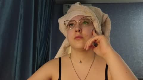 Snapshot of brandy__stars chatting on 5, 4, 2026 Belle online show from 5, 4, 2026